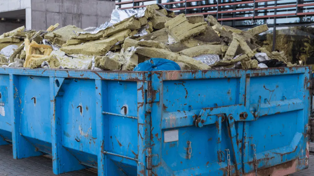 Sull'immagine: La lana isolante minerale può contenere amianto, un materiale pericoloso.