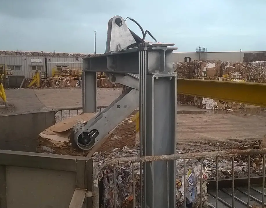 On image: CW Rotary cutter cutting OCC bales