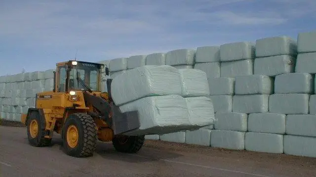 On Image: Wrapped bales´ storage in six layers