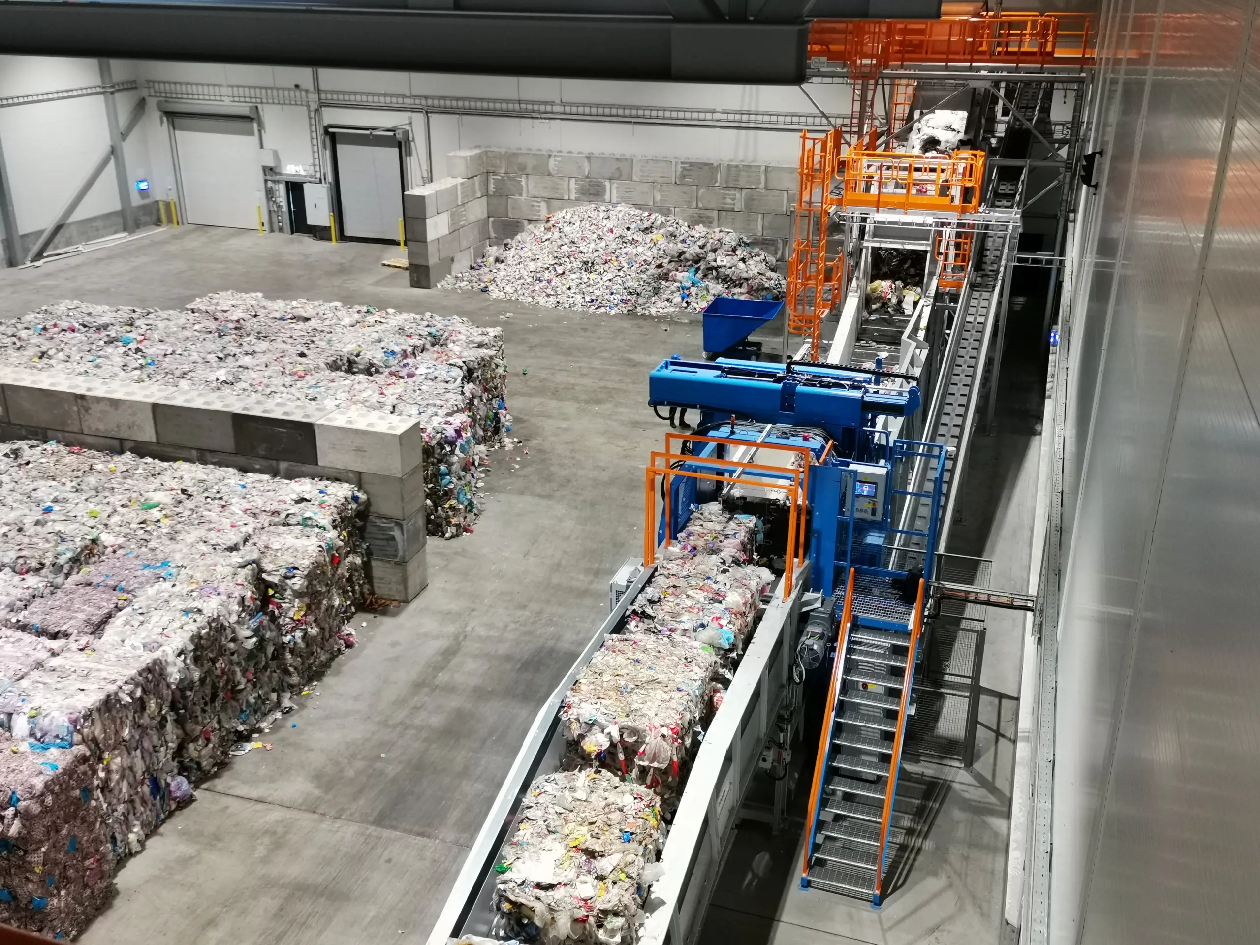 Balle cablate in attesa di deumidificazione