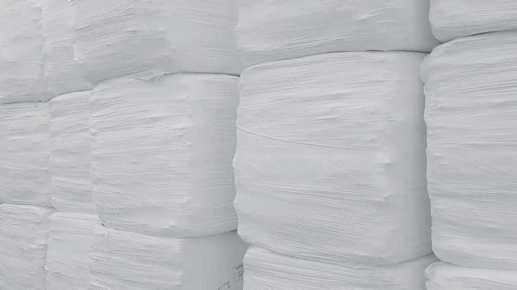 On Image: Crosswrapped bale storage