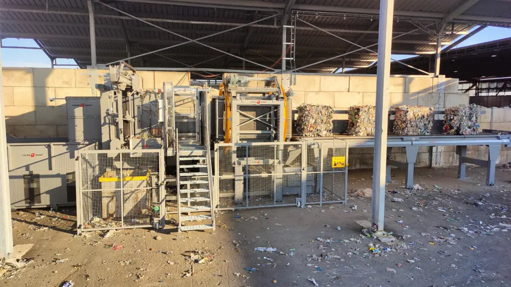 On Image: Freshly installed Dewiring machine